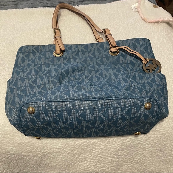 MK purse - Picture 2 of 11